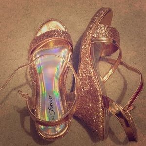 Sparkly rose gold wedges.
